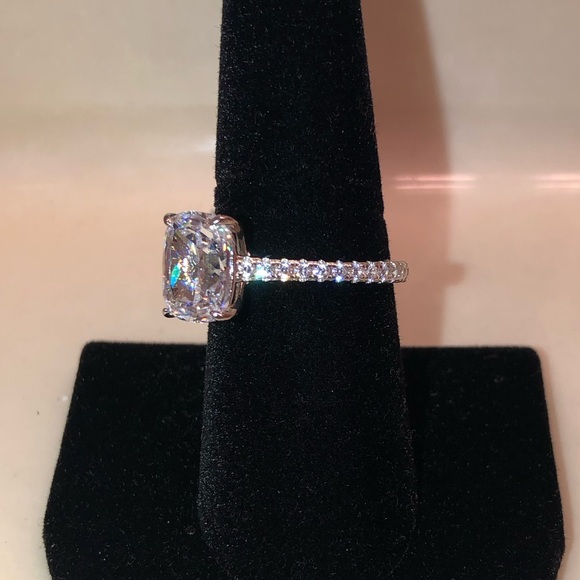 18k 3ct Cushion Cut Ring - Picture 9 of 12